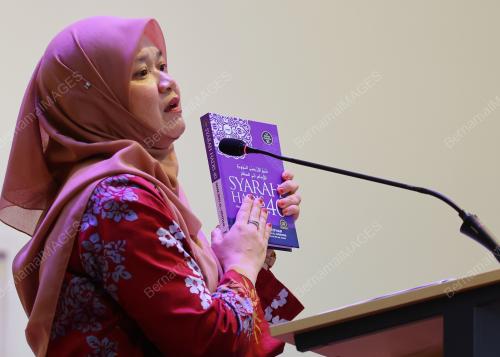 FADHLINA SIDEK