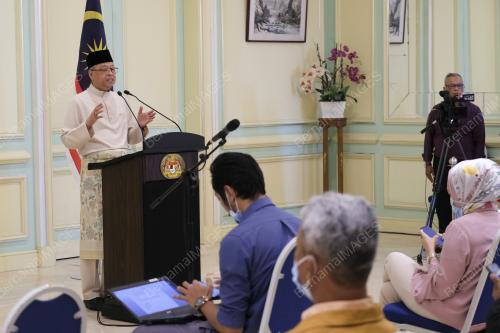 DATUK SERI ISMAIL SABRI YAAKOB