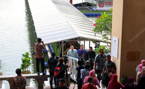 NIK NAZMI NIK AHMAD