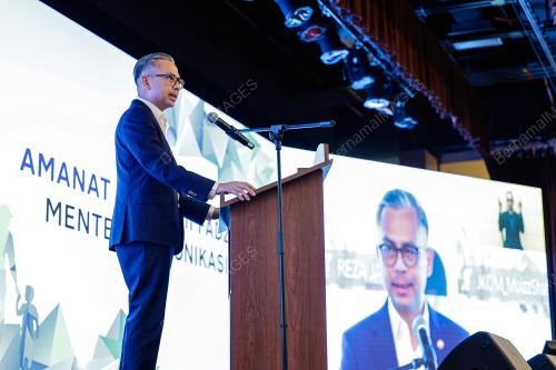 FAHMI FADZIL