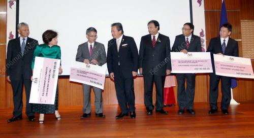 DATUK SERI ANIFAH AMAN