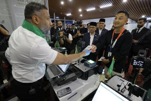DATUK DR MOHD NA'IM MOKHTAR