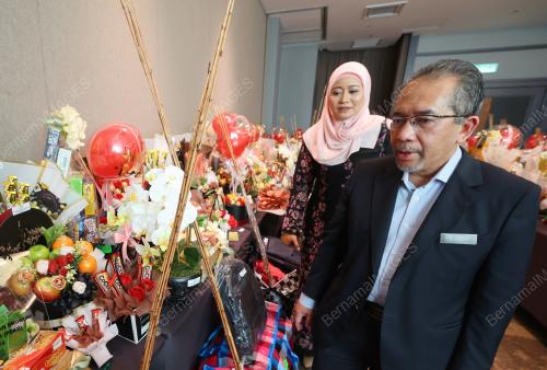 DATUK NURZARINA SEPRAN