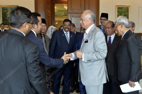 PTJ09_23062015_PM_SENATOR