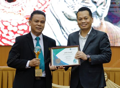 NIK NAZMI NIK AHMAD