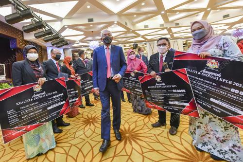 DATUK SERI MAHDZIR KHALID