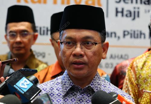 SENATOR DATUK DR MOHD NA'IM MOKHTAR
