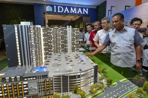 DATUK SERI REEZAL MERICAN NAINA MERICAN