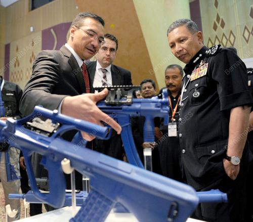 DATUK SERI HISHAMUDDIN TUN HUSSEIN