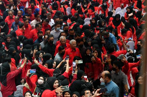 DATUK SERI ISMAIL SABRI YAAKOB