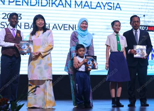 FADHLINA SIDEK