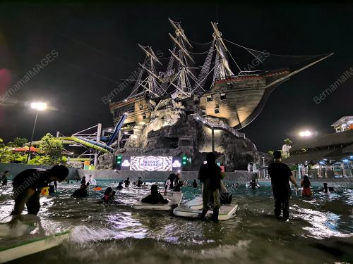 NIGHT SPLASH