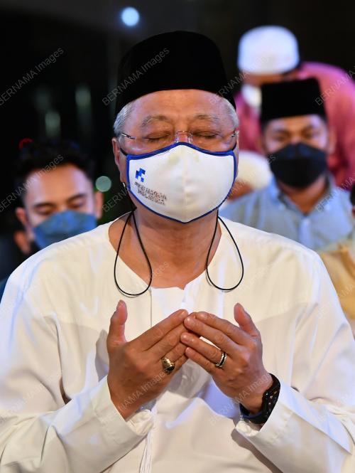 DATUK SERI ISMAIL SABRI YAAKOB