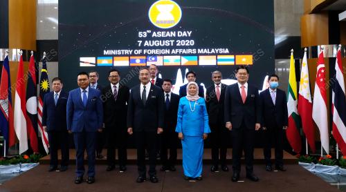 DATUK SERI HISHAMMUDDIN TUN HUSSEIN