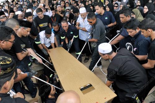PTJ100_22082014_JENAZAH_MH17