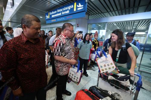 DATUK SERI TIONG KING SING