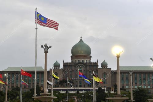 BANGUNAN PERDANA PUTRA