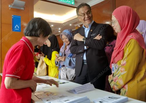DATUK SERI DR DZULKEFLY AHMAD