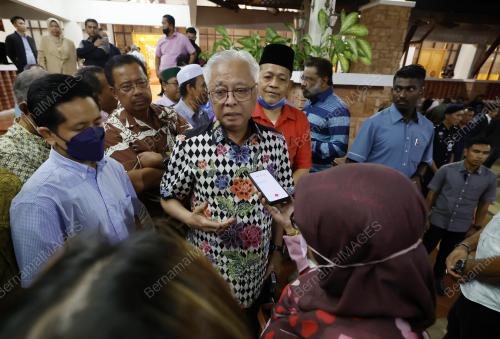 DATUK SERI ISMAIL SABRI YAAKOB