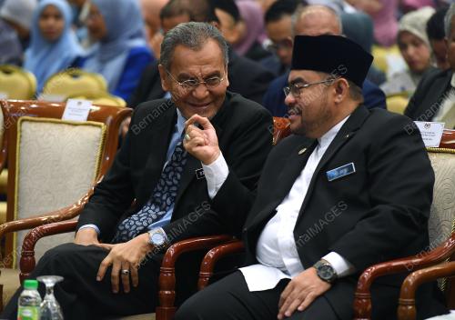 DATUK SERI DR DZULKEFLY AHMAD