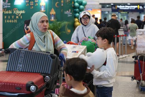 TINJAUAN TERMINAL 1 KLIA