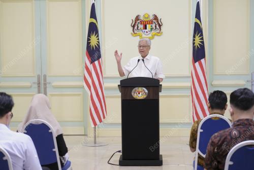 DATUK SERI ISMAIL SABRI YAAKOB