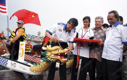 FESTIVAL PERAHU NAGA