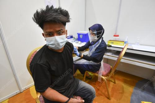 WARGA INDUSTRI TERIMA SINTIKAN VAKSIN DI PPVIN, PICC
