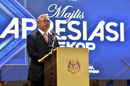 TAN SRI NOH OMAR