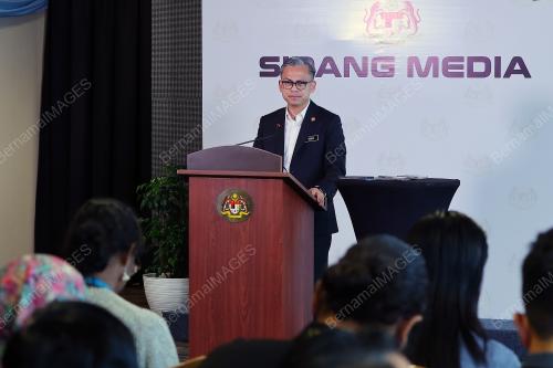 FAHMI FADZIL