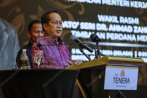 DATUK SERI AHMAD MASLAN