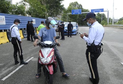 KENDERAAN LALU LAWAN ARUS ELAK SJR