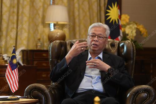 DATUK SERI ISMAIL SABRI YAAKOB
