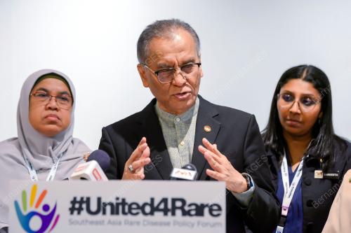 DATUK SERI DR DZULKEFLY AHMAD