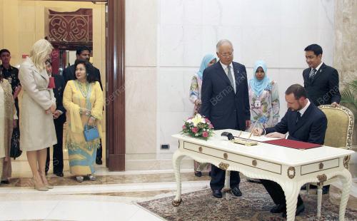 MOHD NAJIB TUN ABDUL RAZAK