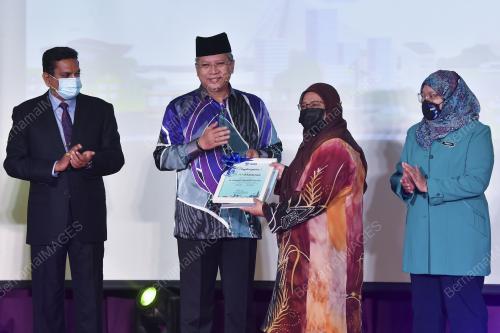 TAN SRI ANNUAR MUSA