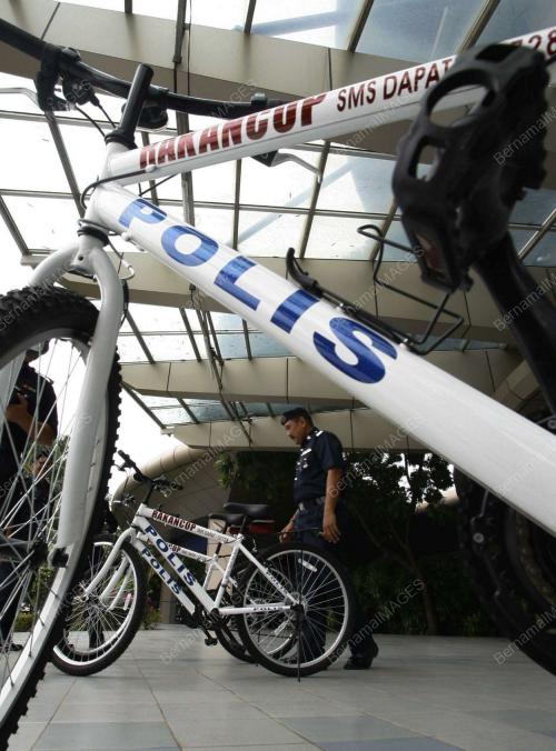 POLIS PUTRAJAYA TERIMA BASIKAL