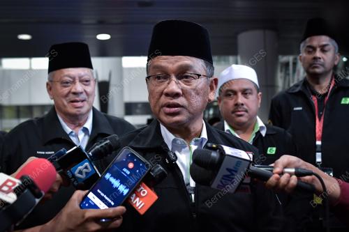 DATUK DR MOHD NA'IM MOKHTAR
