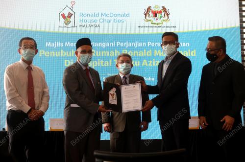 DATUK SERI DR ADHAM BABA