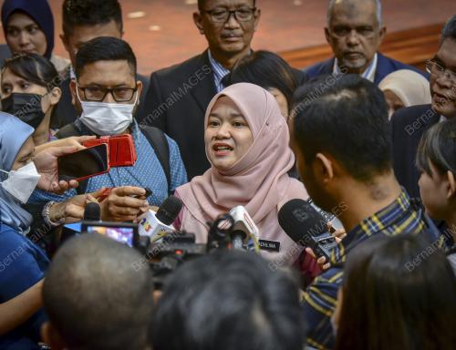 FADHLINA SIDEK