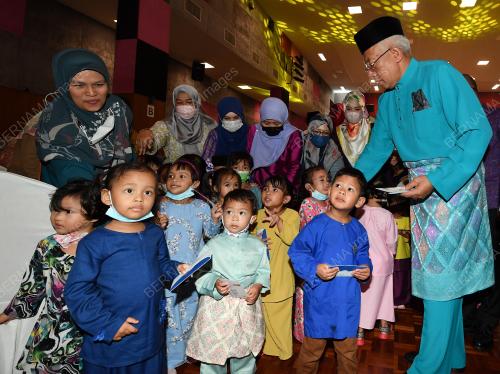 DATUK SERI MAHDZIR KHALID