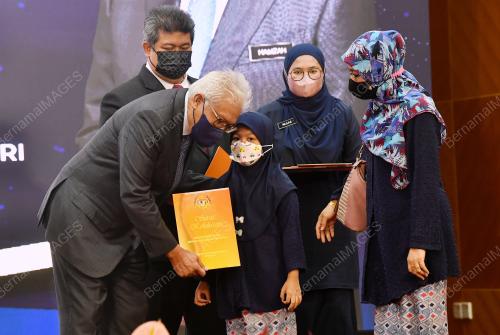 DATUK SERI HAMZAH ZAINUDDIN