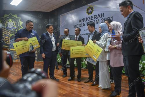TAN SRI AZAM BAKI