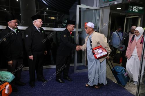 DATUK DR MOHD NA'IM MOKHTAR
