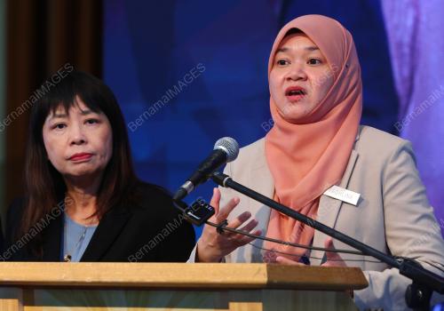 FADHLINA SIDEK