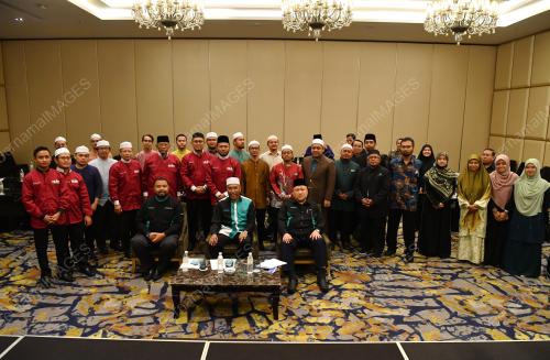 SENATOR DATUK IDRIS AHMAD