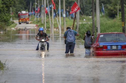 BANJIR DI KAMPUNG SRI TANJUNG