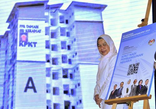 ZURAIDA KAMARUDDIN