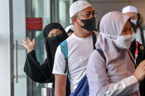 KEPULANGAN KUMPULAN PERTAMA JEMAAH HAJI MALAYSIA
