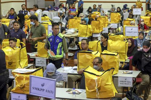 PERSIAPAN AKHIR PETI UNDI PRU-15